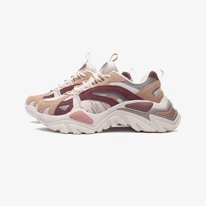 Fila Electrove Suede-Panel Women size 7 US